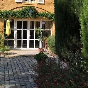 Bed & Breakfast Le Clos Des Pierres Dorees, Theize